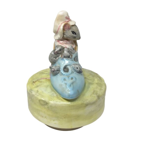 Vintage Schmid There was an old woman that lived in a shoe Music Box - Picture 2 of 7